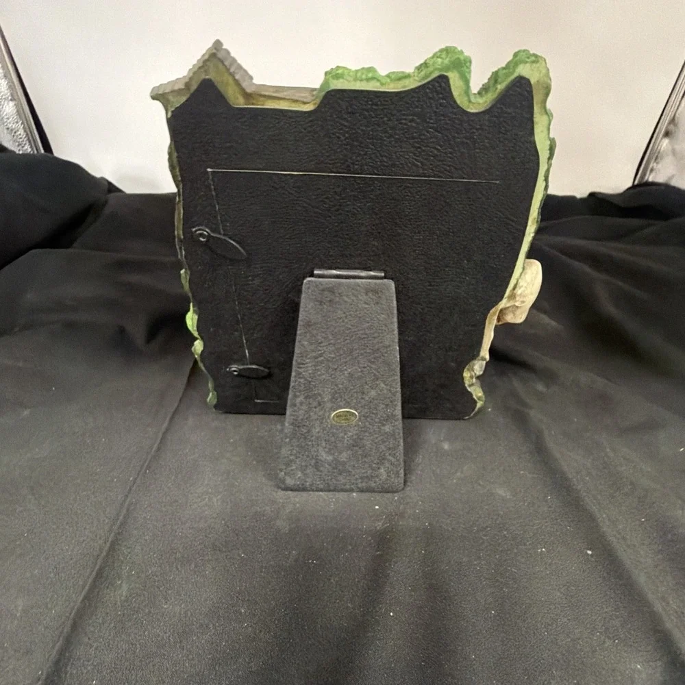vintage Figi Graphics 3D resin picture frame featuring‎ a golfer in attire